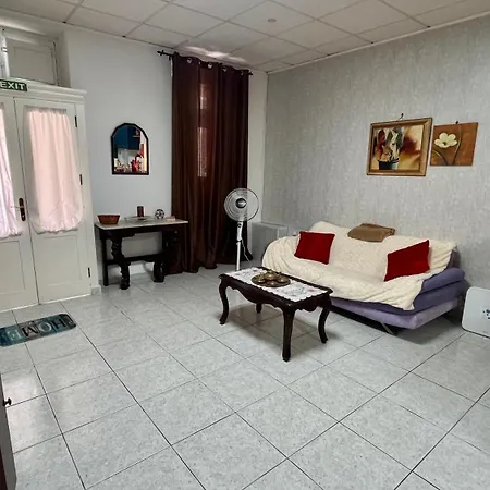 Rita House Cozy Near Malta Airport, Paola Δωμάτια σε οικογενειακή κατοικία